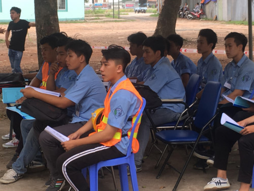 Students from the Vocational College of Machinery and Irrigation in a logistics class