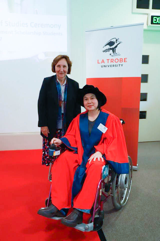 Dr Vo Thi Hoang Yen and her mentor at La Trobe University