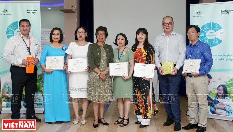 Ms. Lou De Castro Myles presents Certificate of Participation to participants of the short training course held by Aus4Skills in Ben Tre province