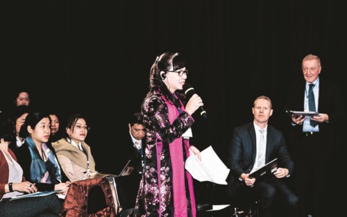 Ms. Nguyen Thi Kim Phung, Director General of the Department of Tertiary Education, Ministry of Education and Training, spoke at a workshop in a visit to Australia.