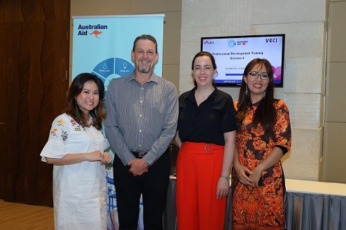 Participants, Mr. Darren Leitch – the course instructor, and Ms. Julianne Cowley, Australia’s Consul-General in Ho Chi Minh City