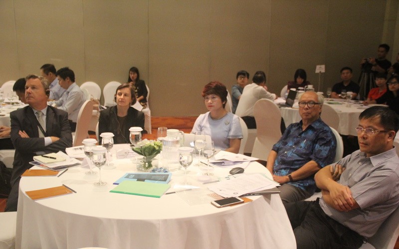 Round-table seminar participants