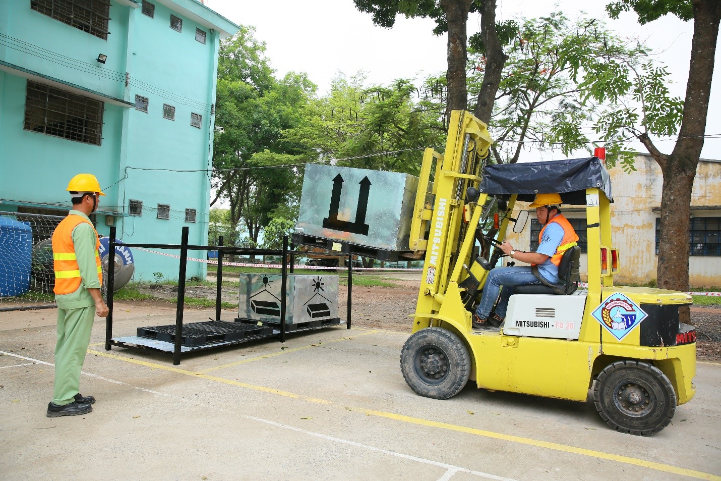 Students of Vocational College of Machinery and Irrigation in a forklift operator training class